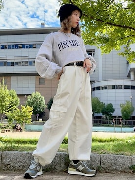 スウェットを使った「白パンツ」のレディース人気ファッション