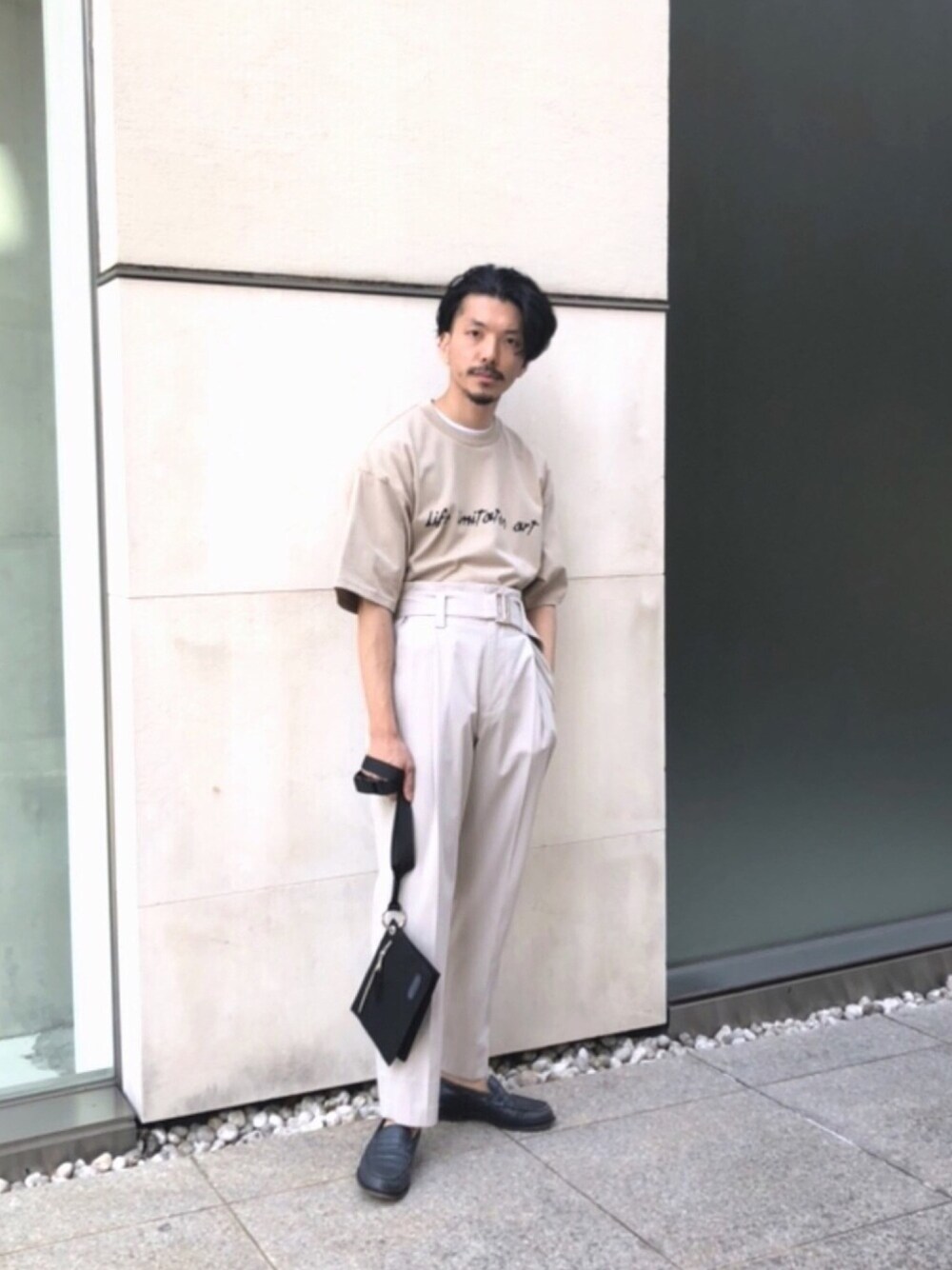 「CLANE、CLANEHOMME、outdoor、ootd、夏コーデ、大人カジュアル、ラフ、きれいめカジュアル、オーバーサイズ、シンプルコーデ」｜「CLANEのWEST BELT MILITARY PT（その他パンツ、グレー系）」を使った、有馬嶺さん（メンズ・170cm）の春コーディネートの1枚目の写真