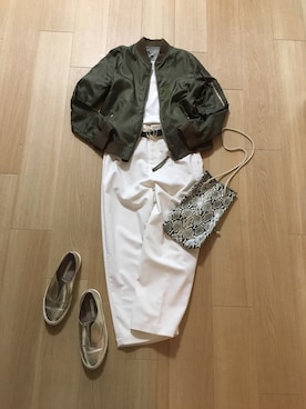 「アイテム（スリッポン、ゴールド系）」を使った、mirukuさん（レディース・157cm）の春コーディネート