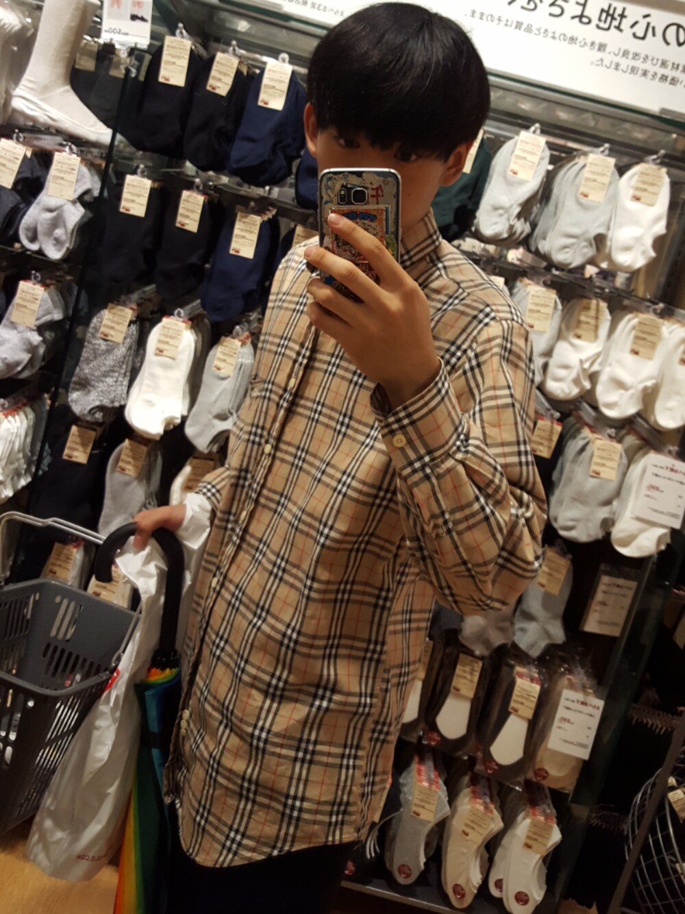 「BURBERRYsのアイテム（シャツ/ブラウス、ベージュ系）」を使った、けぇさん（メンズ・174cm）の秋コーディネートの1枚目の写真