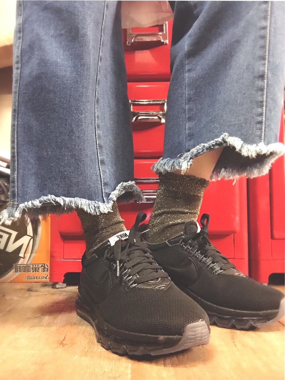 「春コーデ、大人カジュアル、NIKE、NIKE AIR MAX、spring、シンプルコーデ」｜「MONKIのアイテム（ソックス/靴下、ゴールド系）」を使った、elppaKさん（レディース・161cm）の春コーディネートの1枚目の写真