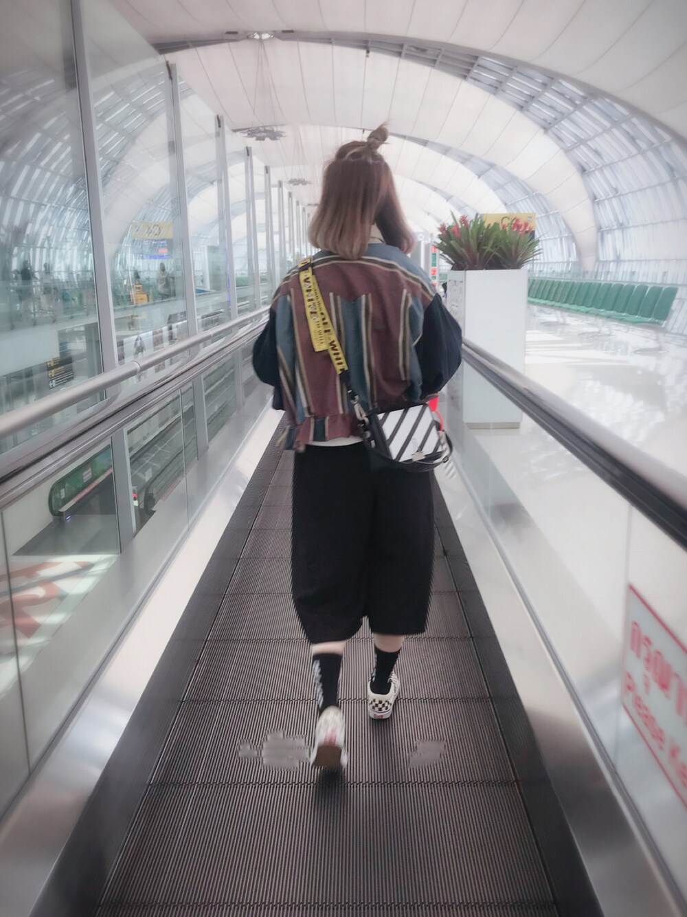 「BKK、Wrangler、vintage、COMME des GARCONS、WEGO、VANS、休日スタイル、春、ootd、off white」｜「off whiteのアイテム（ショルダーバッグ、ブラック系）」を使った、elppaKさん（レディース・161cm）の春コーディネートの1枚目の写真