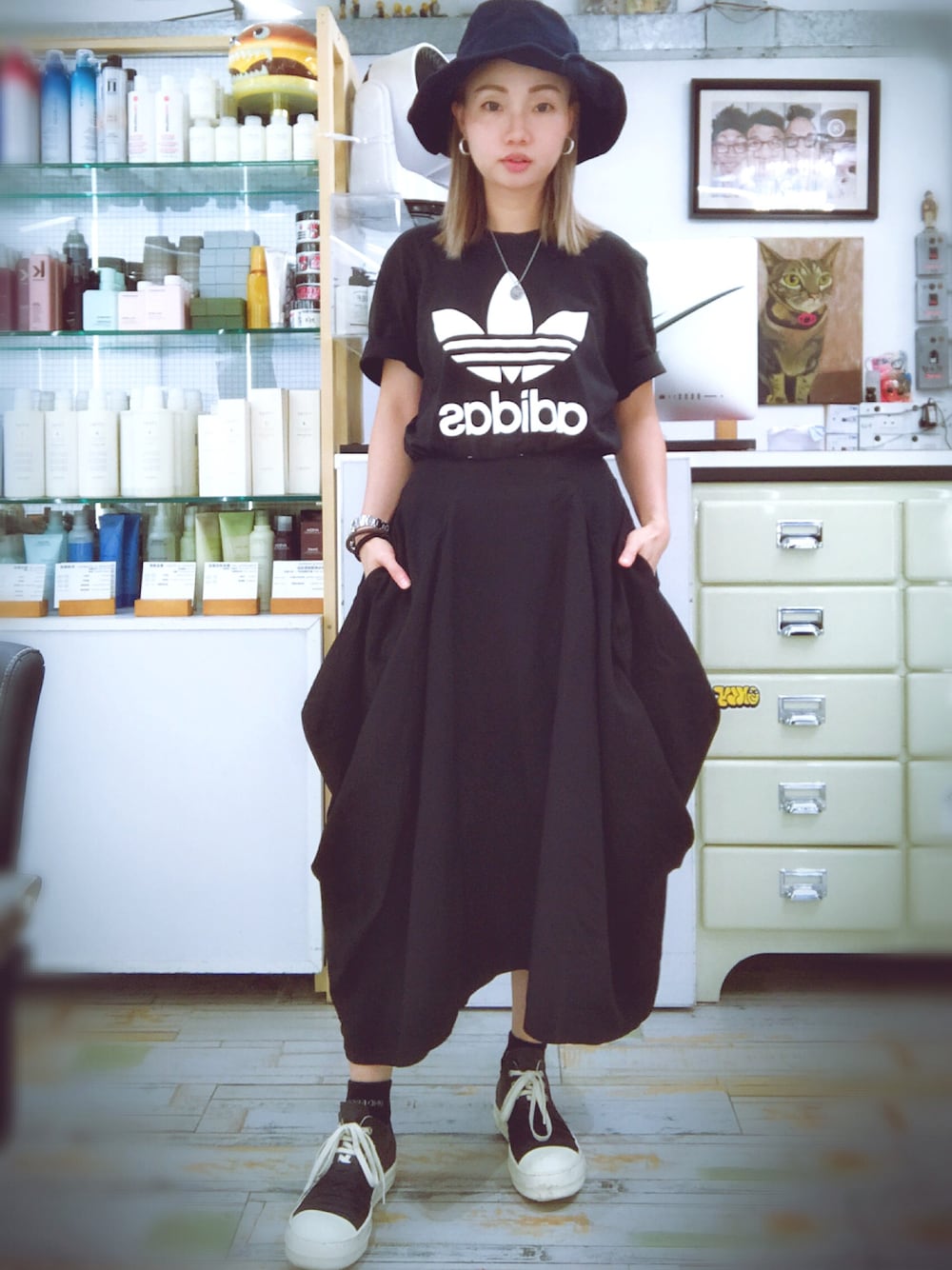 「大人コーデ、COMME des GARCONS、UNDER COVER、RICK OWENS、drkshdw、adidas、adidas originals」｜「adidas Originalsの【adidas Originals】WMNS BIG TREFOIL TEE CY2275/CE2438/CE2439/CE2436（Tシャツ/カットソー、ブラック系）」を使った、elppaKさん（レディース・161cm）の夏コーディネートの1枚目の写真