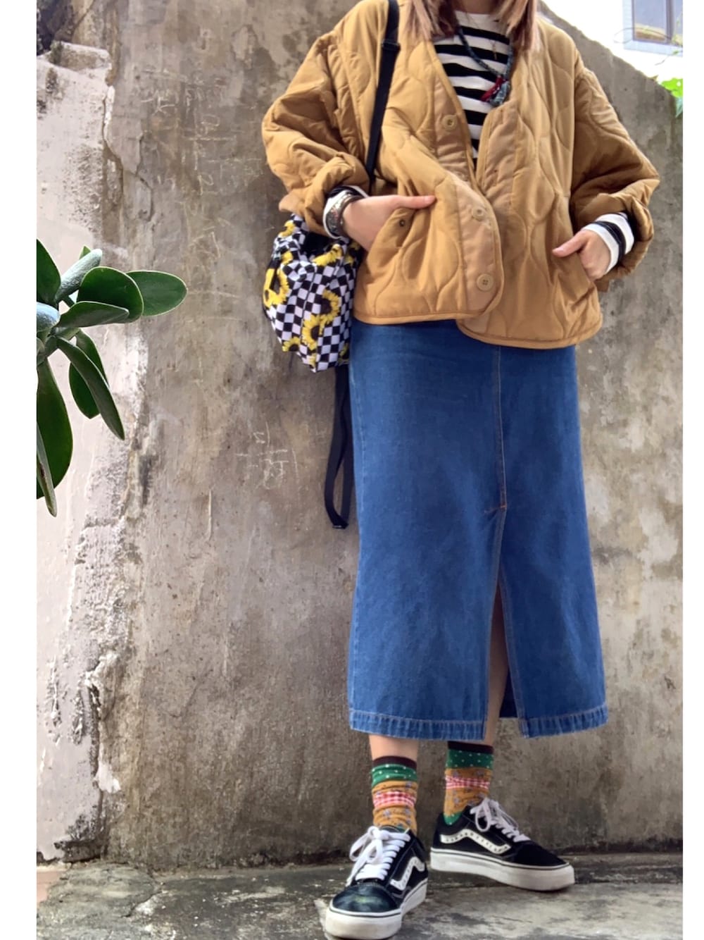 「冬コーデ、ootd、大人カジュアル、スニーカー女子、w closet、VANS、hkgirl」｜「MUJI Laboのアイテム（Tシャツ/カットソー、ホワイト系）」を使った、elppaKさん（レディース・161cm）の秋コーディネートの1枚目の写真