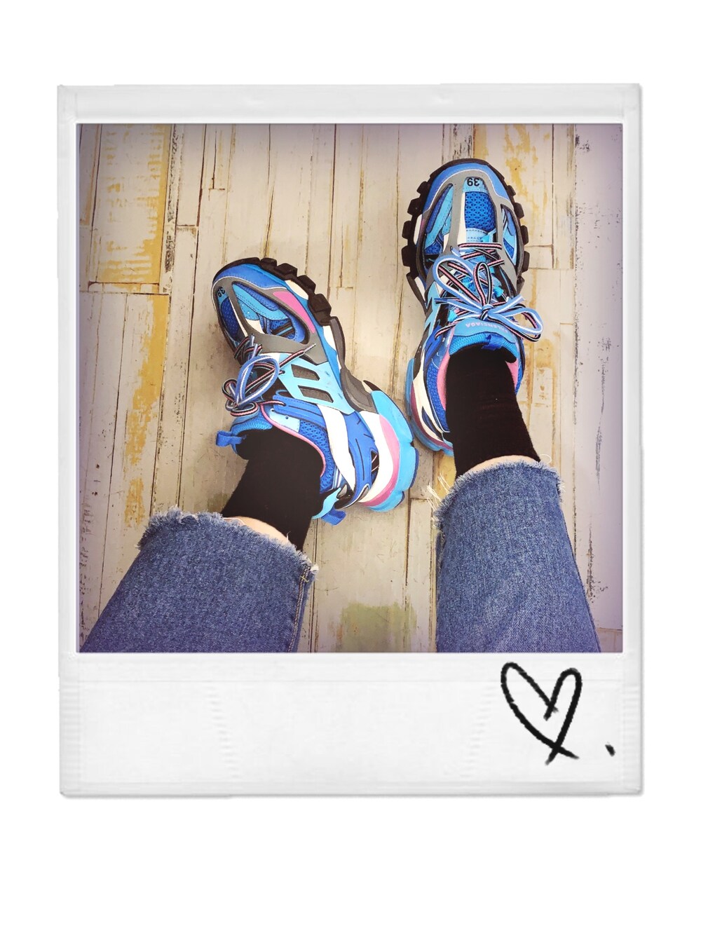 「BALENCIAGA、ootd、街頭穿搭、球鞋、休閒、牛仔褲、LEE」｜「BALENCIAGAのBalenciaga Track Nylon, Mesh And Rubber Sneakers（スニーカー、ブルー系）」を使った、elppaKさん（レディース・161cm）の秋コーディネートの1枚目の写真