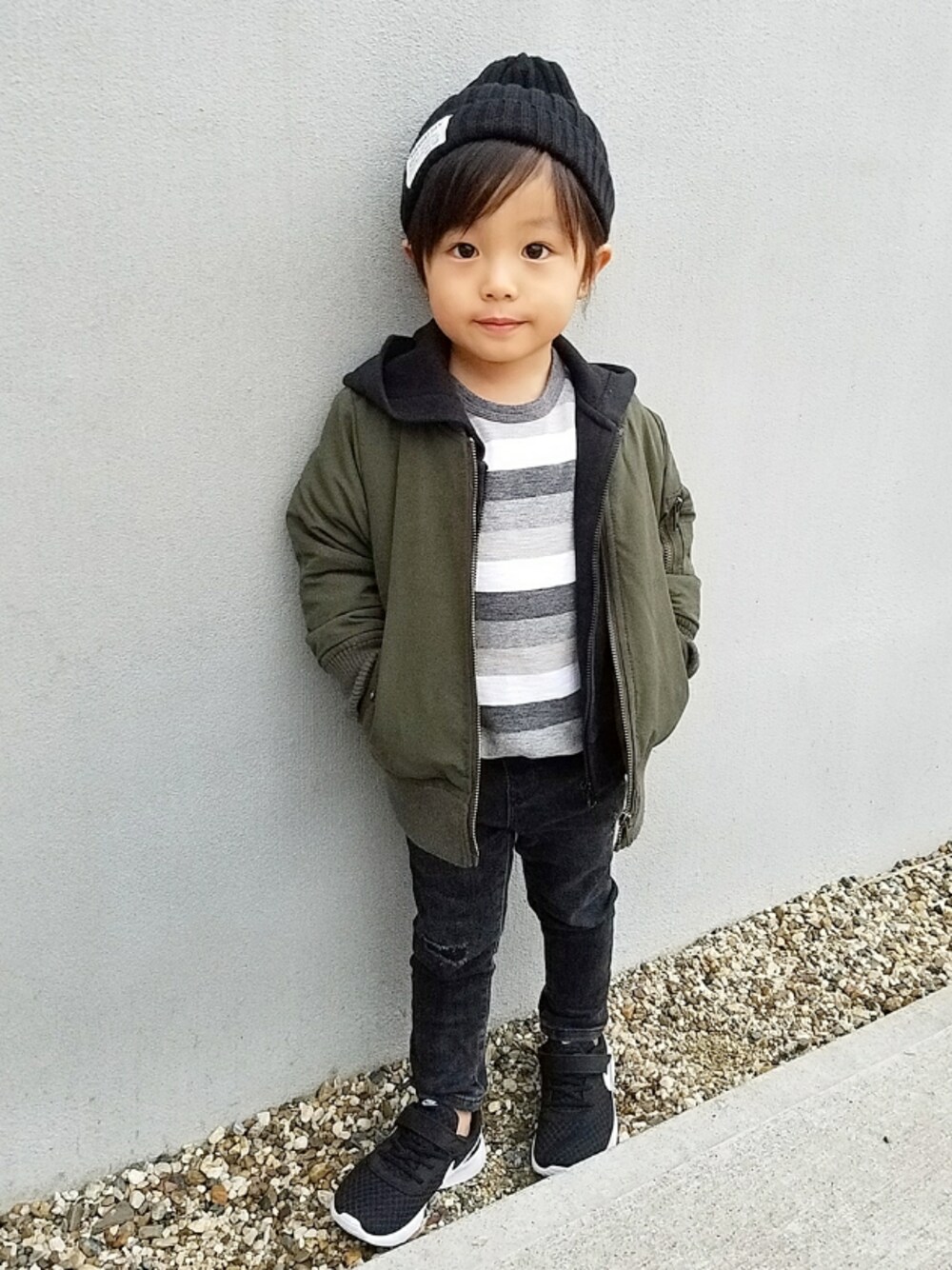 「MA-1、ボーダートップス、スキニーデニム、パーカー、NIKE、GAP、gaplove、ootd」｜「GAPのTXT LS NOV ST（Tシャツ/カットソー、グレー系）」を使った、アキラさん（キッズ・90cm）の冬コーディネートの1枚目の写真