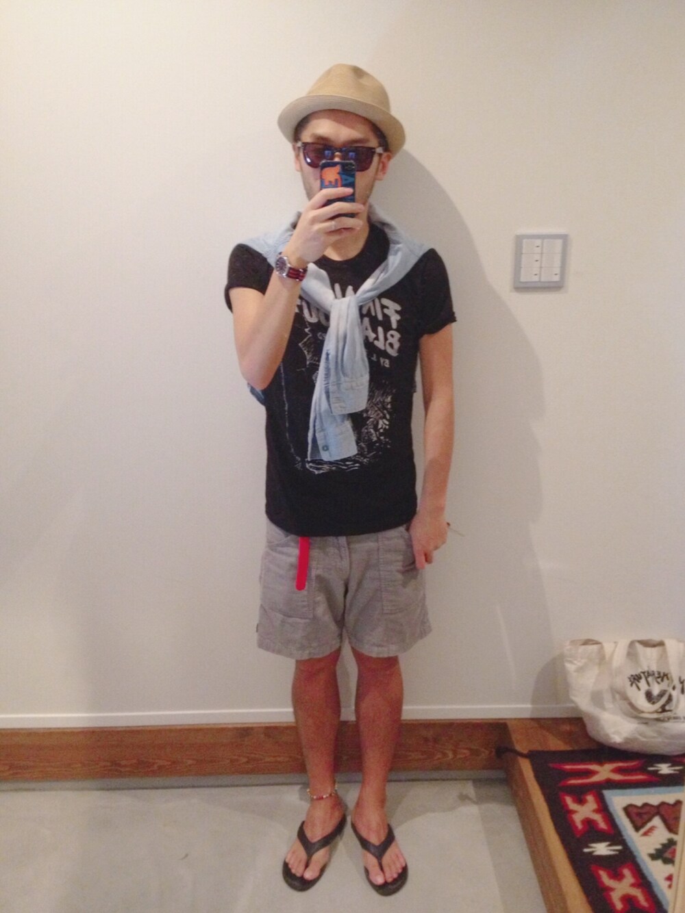 「サングラス、夏コーデ、おしゃれさんと繋がりたい、リラックススタイル、Tシャツ、いいね、save、フォローお願いします🤑、休日スタイル、ショートパンツ、ショーツ」｜「HOLLYWOOD RANCH MARKETのアイテム（その他パンツ、グレー系）」を使った、toc1981さん（メンズ・173cm）の夏コーディネートの1枚目の写真