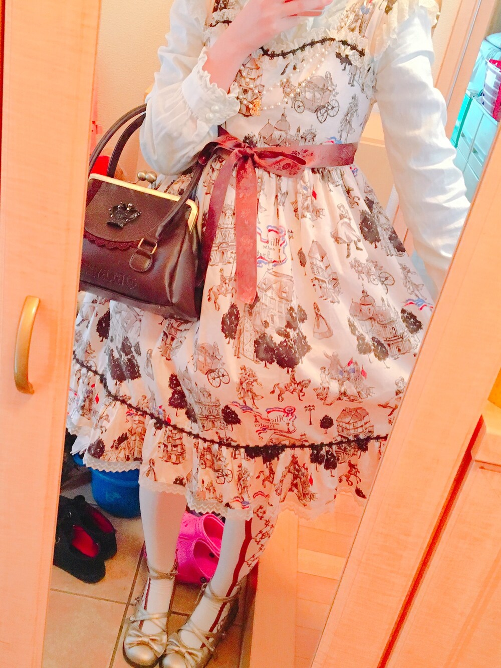 「アリスアンドザパイレーツ、ロリータ、クラシカル、甘ロリ、おしゃれさんと繋がりたい、ワンピース」｜「Alice and the piratesのアイテム（ジャンパースカート、ベージュ系）」を使った、Rinoさん（レディース・164cm）の冬コーディネートの1枚目の写真