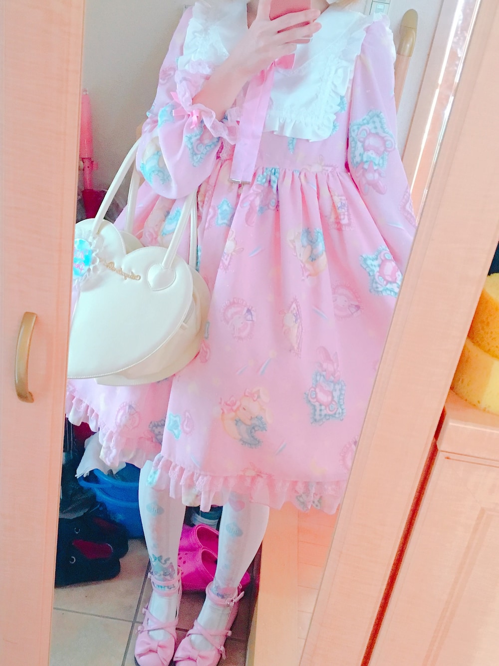 「angelicpretty、ロリータ、甘ロリ、ピンク、林家パー子」｜「Angelic Prettyのアイテム（ワンピース、ピンク系）」を使った、Rinoさん（レディース・164cm）の冬コーディネートの1枚目の写真