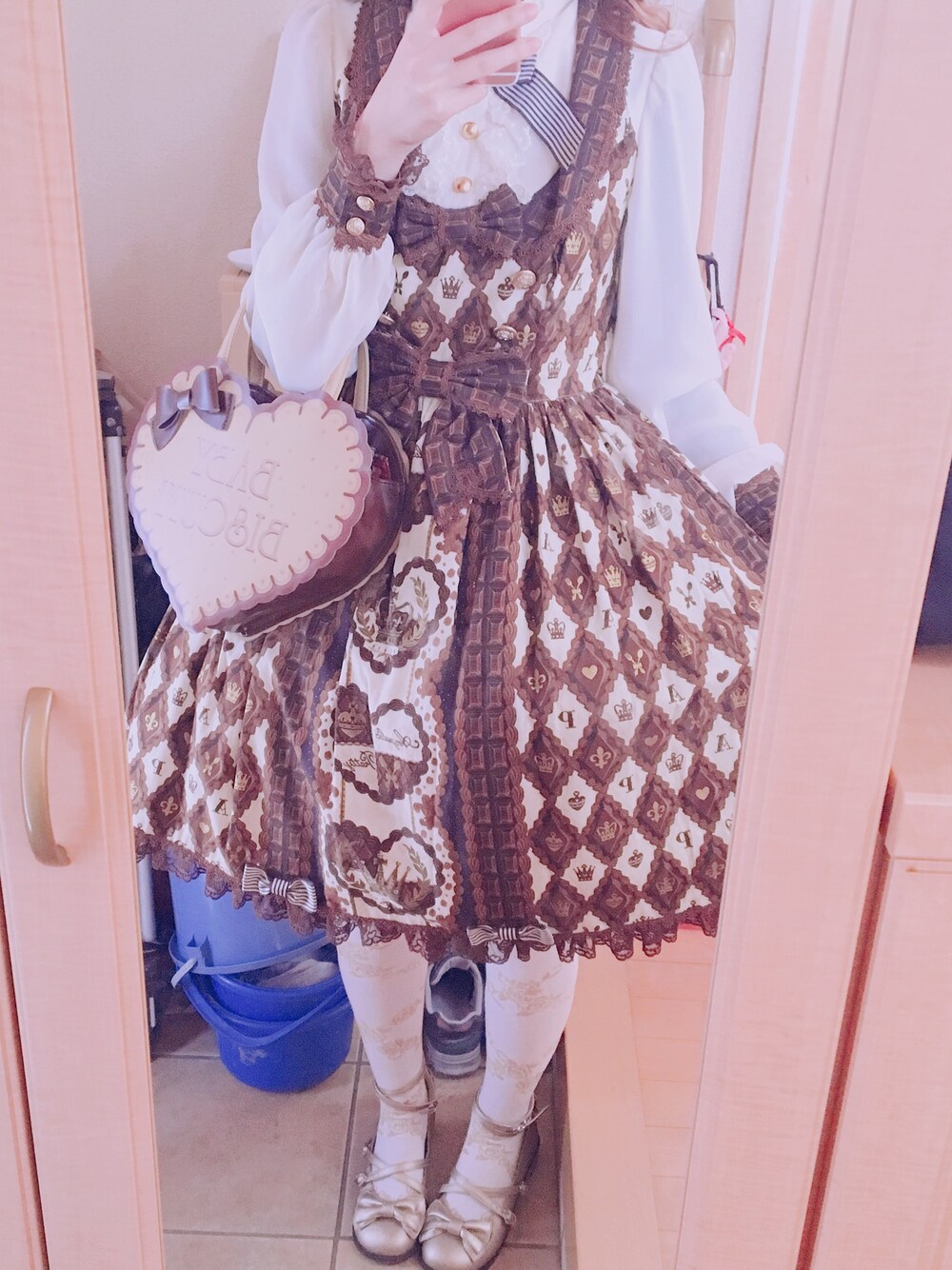 「今日のコーデ、Angelic Pretty、チョコレート」｜「Angelic Prettyのアイテム（ワンピース、ブラウン系）」を使った、Rinoさん（レディース・164cm）の春コーディネートの1枚目の写真