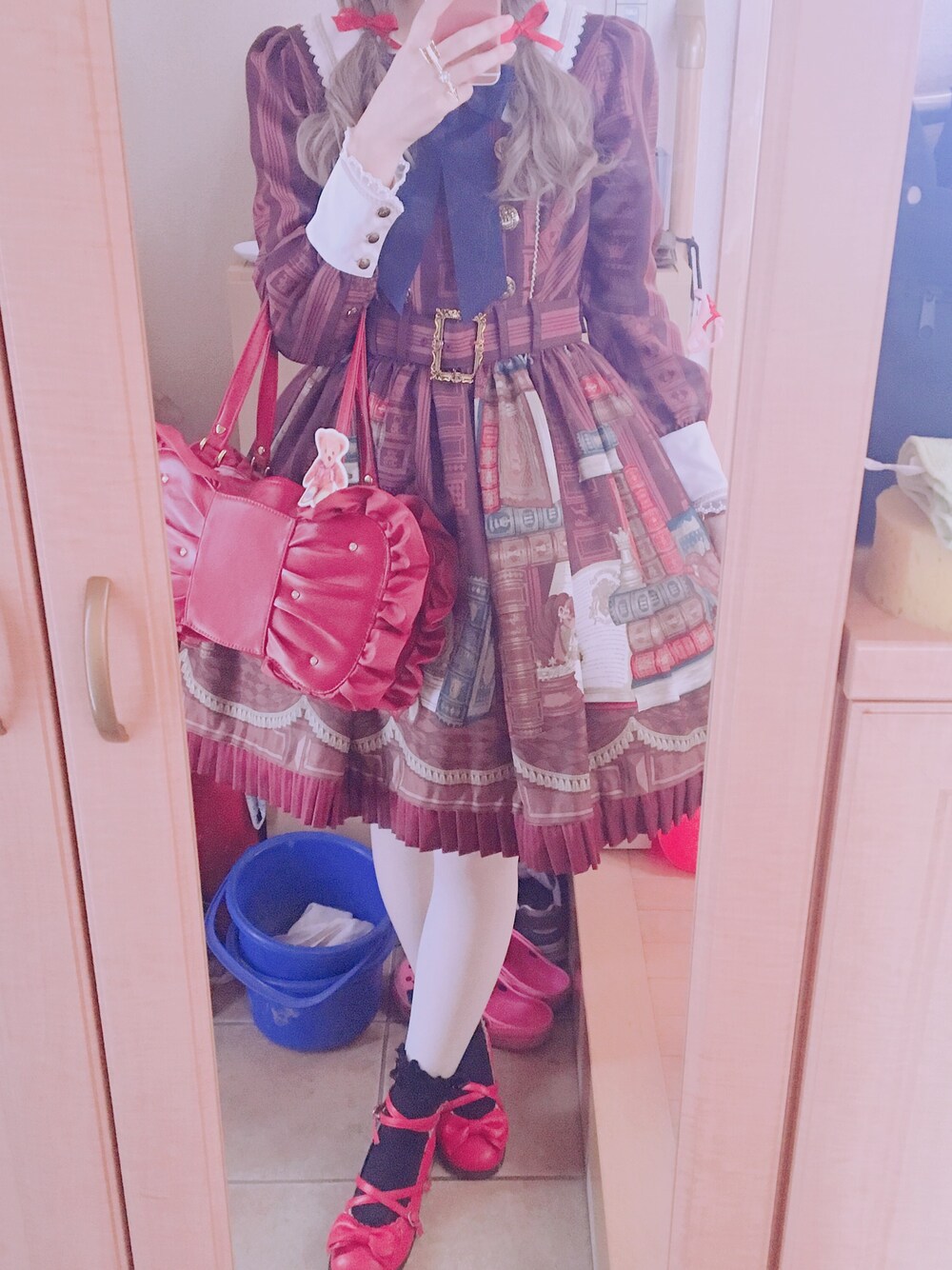 「休日スタイル、ワンピース、angelicpretty、ロリータ」｜「Angelic Prettyのアイテム（ワンピース、レッド系）」を使った、Rinoさん（レディース・164cm）の春コーディネートの1枚目の写真
