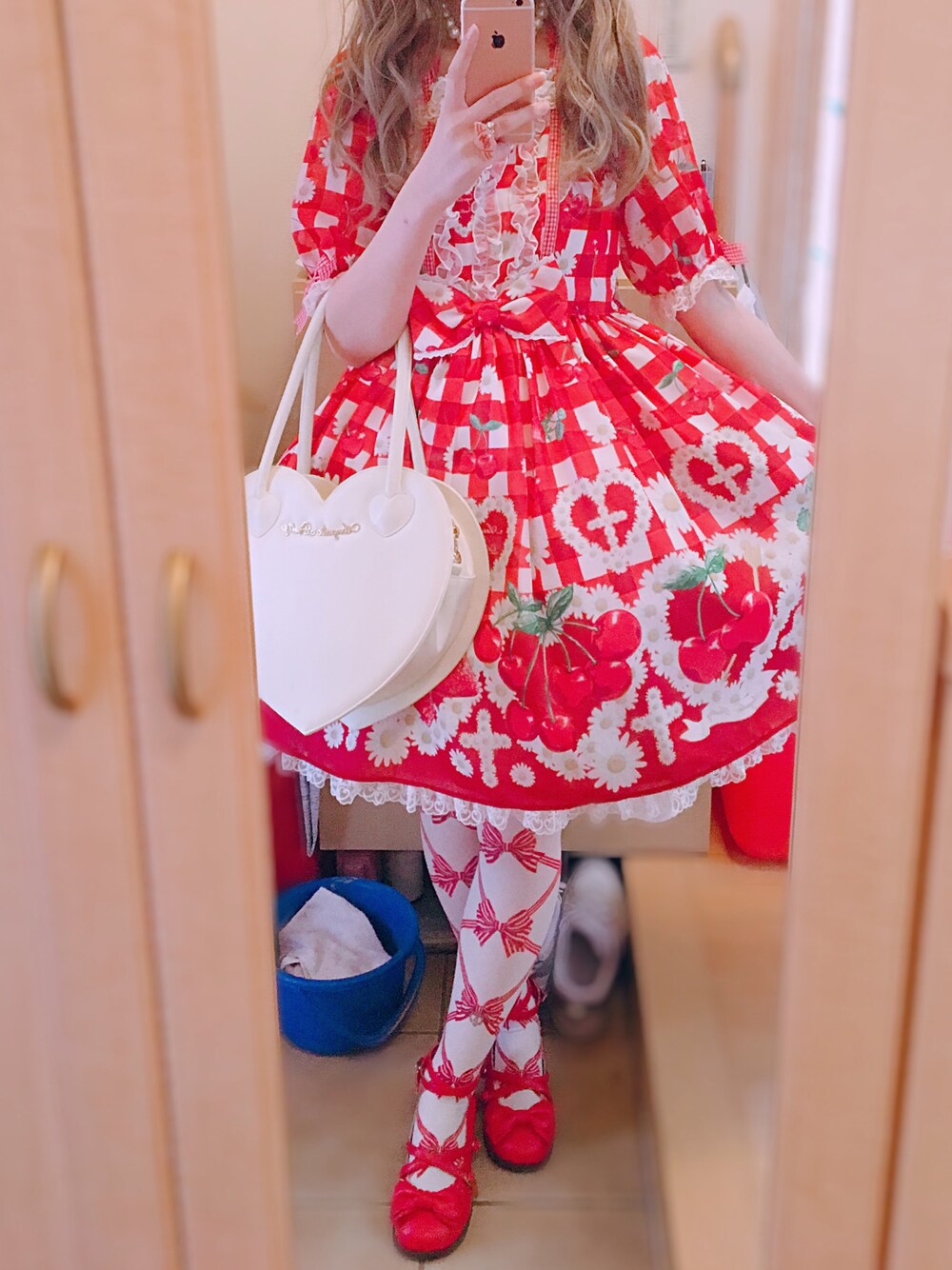 「休日スタイル、angelicpretty、ロリータ」｜「Angelic Prettyのアイテム（ワンピース、レッド系）」を使った、Rinoさん（レディース・164cm）の春コーディネートの1枚目の写真
