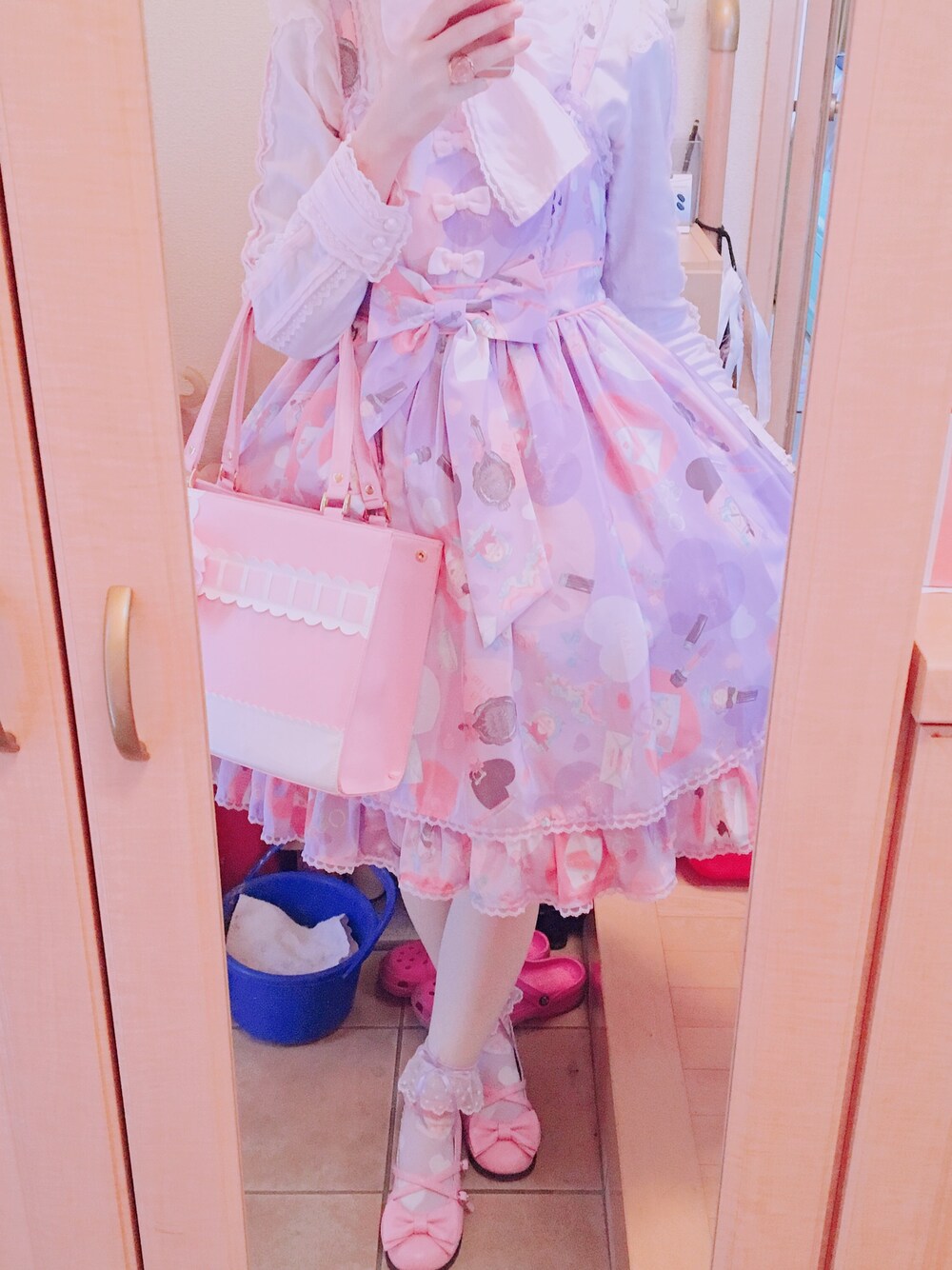 「休日スタイル、ラベンダー、angelicpretty、ロリィタ」｜「Angelic Prettyのアイテム（ジャンパースカート、パープル系）」を使った、Rinoさん（レディース・164cm）の春コーディネートの1枚目の写真