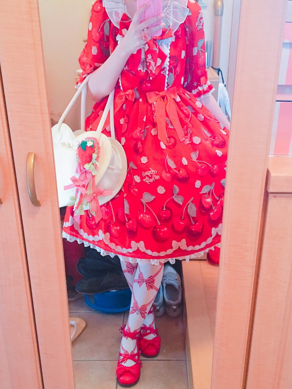「休日コーデ、angelicpretty、ロリータ、ロリィタファッション、ロリータファッション」｜「Angelic Prettyのアイテム（ワンピース、レッド系）」を使った、Rinoさん（レディース・164cm）の春コーディネートの1枚目の写真