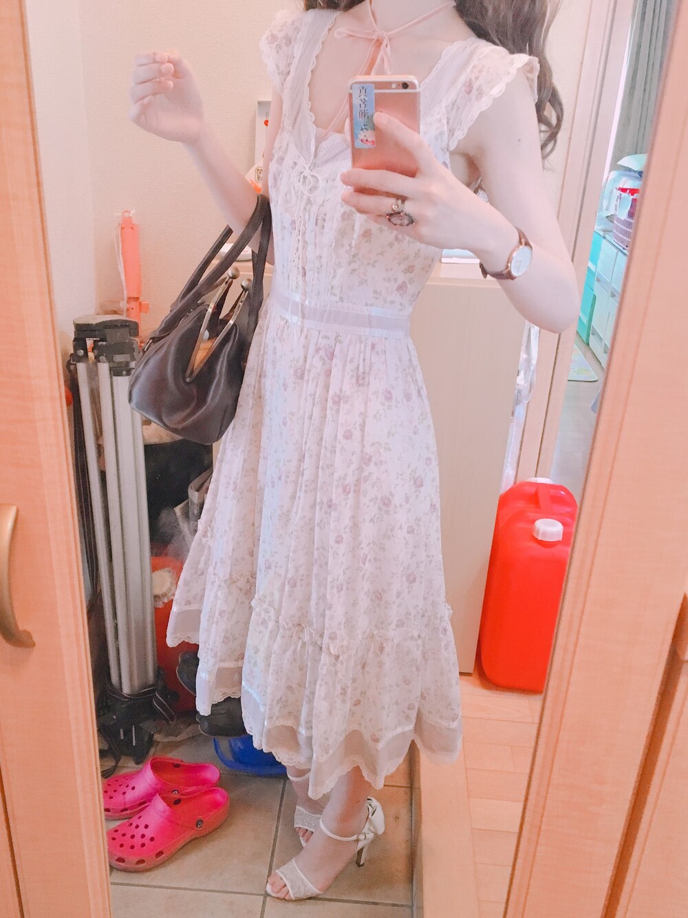 「ラクチンコーデ、花柄、ガニーサックス、古着、BABYTHESTARSSHINEBRIGHT」｜「GUNNE SAXのアイテム（ワンピース、ホワイト系）」を使った、Rinoさん（レディース・164cm）の夏コーディネートの1枚目の写真