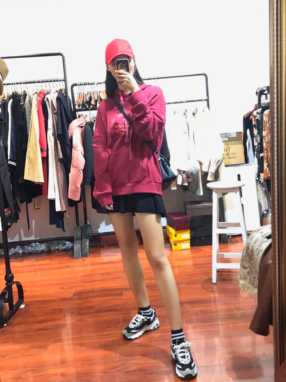 「SKECHERSのアイテム（アクセサリー、ブラック系）」を使った、wwhellowo さん（レディース・173cm）の秋コーディネートの1枚目の写真
