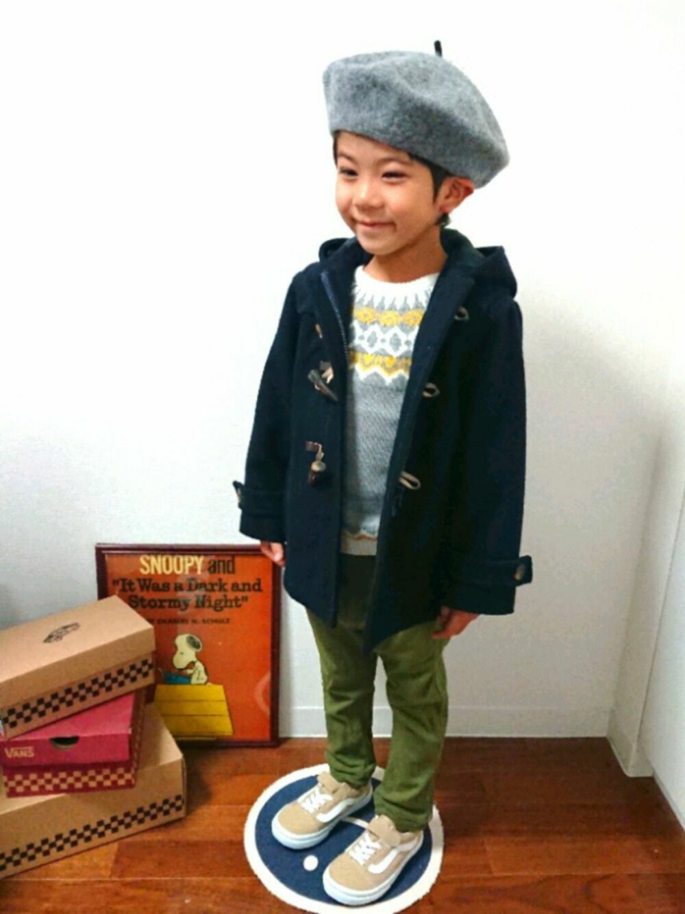 「年末WEAR感謝祭、キッズコーデ、男の子、5歳、ベレー帽、ダッフルコート、ニット、アースミュージック＆エコロジー、オールドスクール、七五三」｜「Ampersandのベーシックベレー帽（ハンチング/ベレー帽、グレー系）」を使った、manatoさん（キッズ・100cm）の冬コーディネートの1枚目の写真