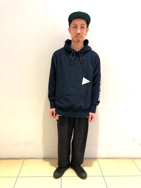 「and wander（アンドワンダー）のアイテム（パーカー）」を使った、SAKAZAKIさん（メンズ・167cm）の冬コーディネート