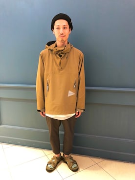 「and wander（アンドワンダー）のアイテム（マウンテンパーカー）」を使った、SAKAZAKIさん（メンズ・167cm）の夏コーディネート