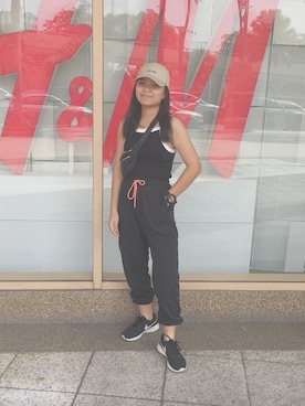 「MONKI（モンキ）のアイテム（バッグ）」を使った、Xin Yiさん（レディース・155cm）の秋コーディネート