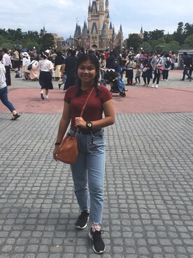 「MONKI（モンキ）のアイテム（Tシャツ/カットソー）」を使った、Xin Yiさん（レディース・155cm）の秋コーディネート