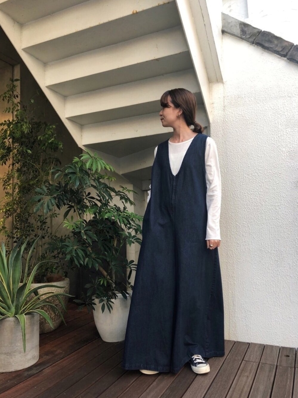「サロペット、フレアシルエット、デニム、デニムスタイル、秋コーデ、outfit、autumn、FILDEFER、2020AW、サロペットパンツ」｜「FIL DE FERの10ozムラ糸デニム サロペットパンツ（サロペット/オーバーオール、ブルー系）」を使った、matsudo.さん（レディース・161cm）の秋コーディネートの1枚目の写真