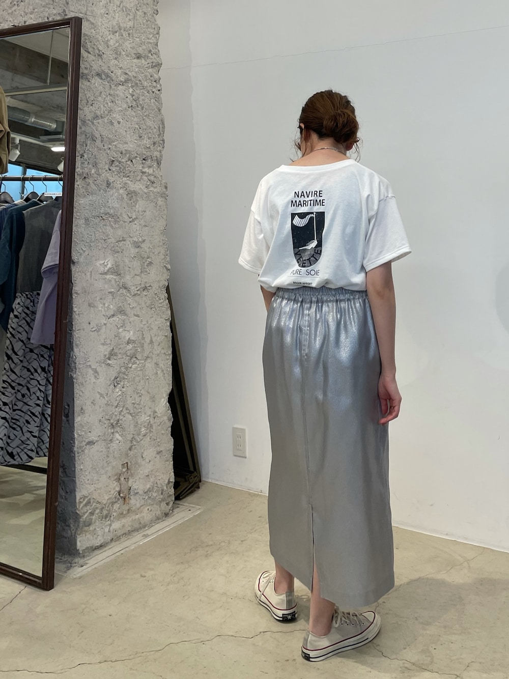「スカート、T-SHIRT、ootd、グリッター、バックプリント、白Tシャツ、outfit、silver、FILDEFER、フィルデフェール」｜「FIL DE FERのBackプリント　半袖TEE（Tシャツ/カットソー、ホワイト系）」を使った、matsudo.さん（レディース・161cm）の春コーディネートの1枚目の写真