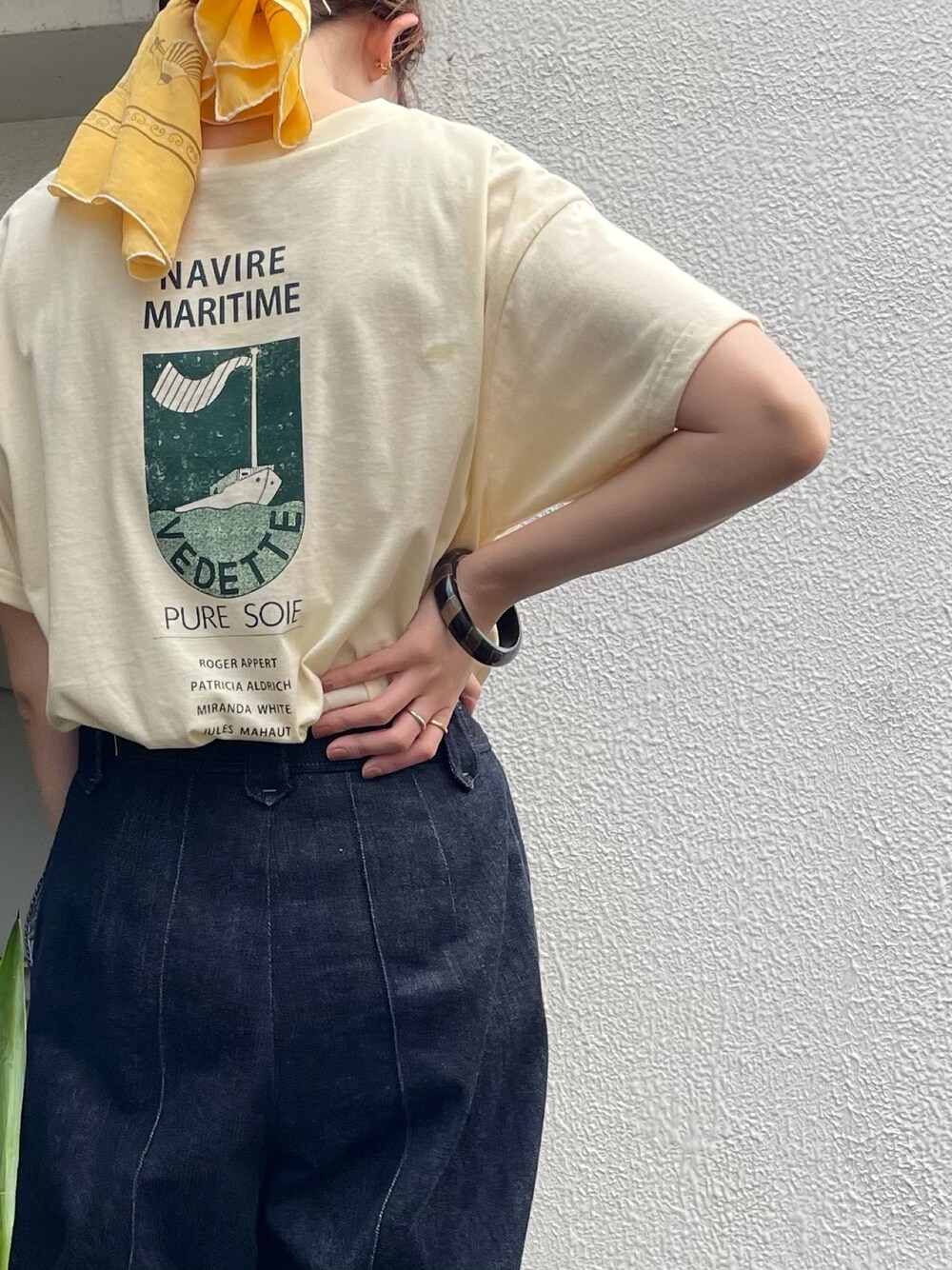 「Tシャツ、バックプリント、Tshirts、カジュアル、ヴィンテージ、ヴィンテージスカーフ、ヴィンテージアクセサリー、ootd、outfit、FILDEFER」｜「FIL DE FERのBackプリント　半袖TEE（Tシャツ/カットソー、イエロー系）」を使った、matsudo.さん（レディース・161cm）の夏コーディネートの1枚目の写真