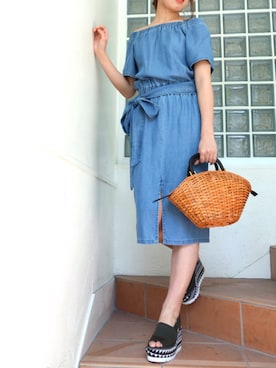 「アイテム（サンダル、グリーン系）」を使った、レーヴルさん（レディース・164cm）の春コーディネート