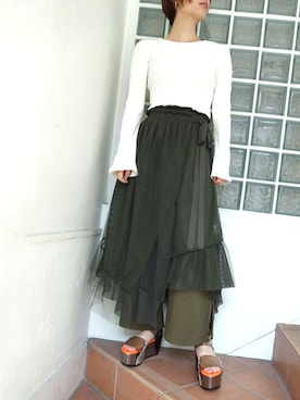 「カーキ×ホワイト」｜「アイテム（サンダル）」を使った、レーヴルさん（レディース・163cm）の冬コーディネート