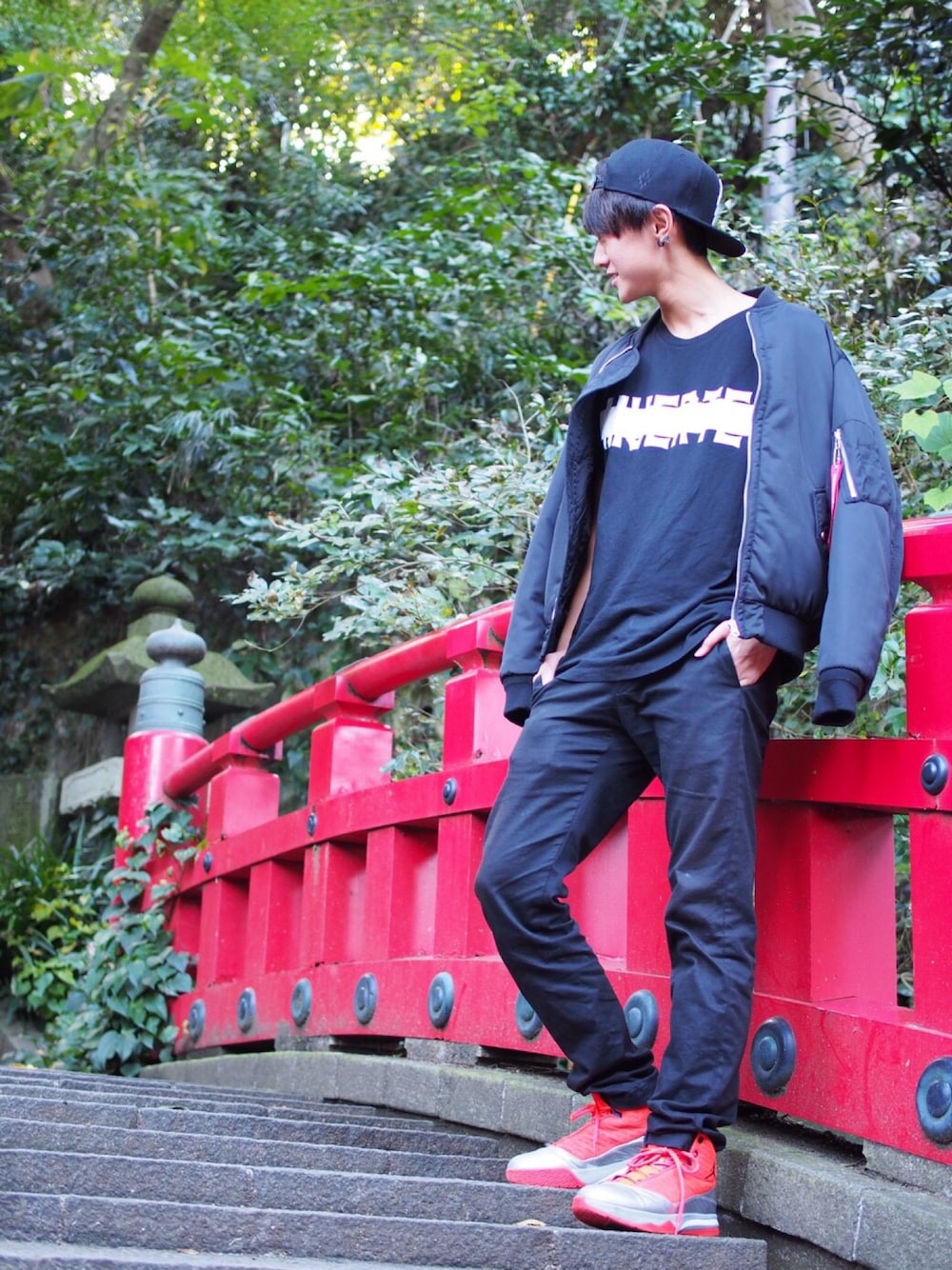 「休日スタイル、冬、スニーカー、江の島、UNIQLO、WEGO、ジョーダン、マルセロバーロン、MARCELO BURLON」｜「UNITED ARROWS & SONSのCounty of Milan Marcelo Burlon(カウンティ オブ ミラン マルセロ ブロン) CROSS WHITE CAP（キャップ、ブラック系）」を使った、RYO-HEYさん（メンズ・177cm）の冬コーディネートの1枚目の写真
