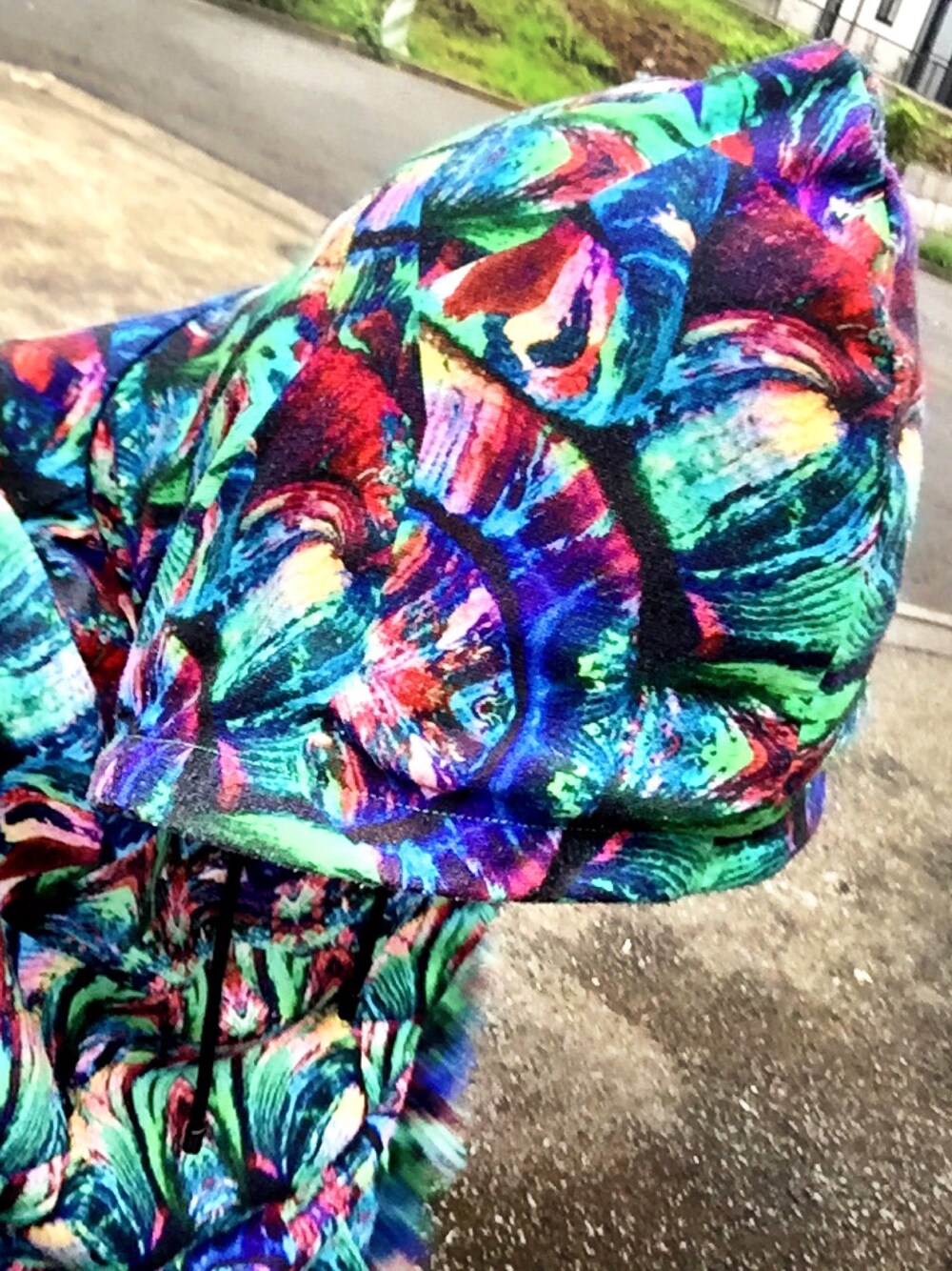 「MARCELO BURLON、マルセロバーロン、派手、ハデハデ」｜「MARCELO BURLONのアイテム（パーカー、ブルー系）」を使った、RYO-HEYさん（メンズ・177cm）の冬コーディネートの1枚目の写真