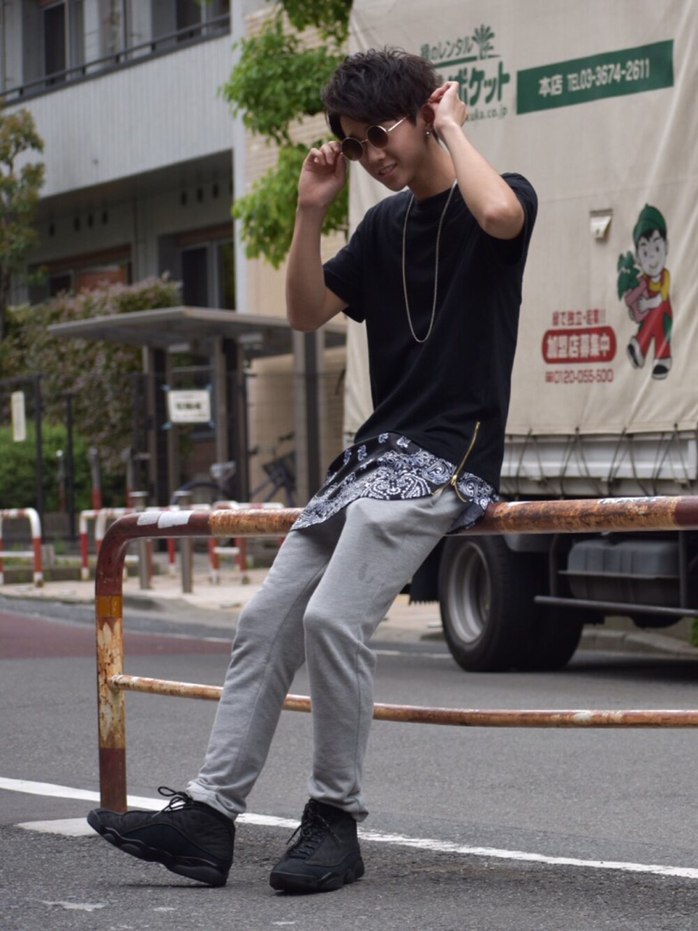 「夏、WEGO、PUBLIC EYES、NIKE、AIR JORDAN、Roshell、コスパ」｜「no brandのアイテム（サングラス、レッド系）」を使った、RYO-HEYさん（メンズ・177cm）の春コーディネートの1枚目の写真