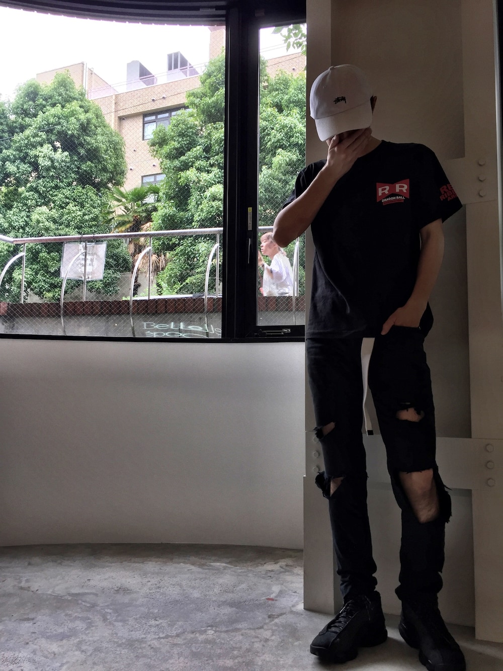 「休日スタイル、ストリート、AIR JORDAN、ブラックキャット、WEGO、カジュアル、ガチャベルト、レイヤードスタイル」｜「STUSSYのStock Logo Chapter Lo Pro（キャップ、ホワイト系）」を使った、RYO-HEYさん（メンズ・177cm）の夏コーディネートの1枚目の写真