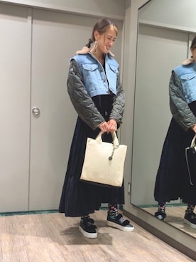 「黒ワンピ」｜「アイテム（ナイロンジャケット）」を使った、Angiさん（レディース・169cm）の秋コーディネート