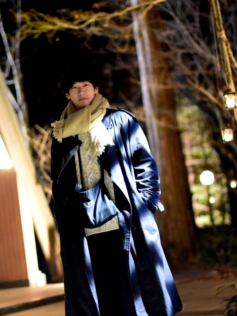 「冬アウター着回しチャレンジ、冬コーデ、おしゃれさんと繋がりたい、大人コーデ、ワイドパンツ、古着、トレンチコート」｜「BURBERRYのアイテム（トレンチコート、ブラック系）」を使った、人間国宝さん（メンズ・177cm）の冬コーディネートの1枚目の写真