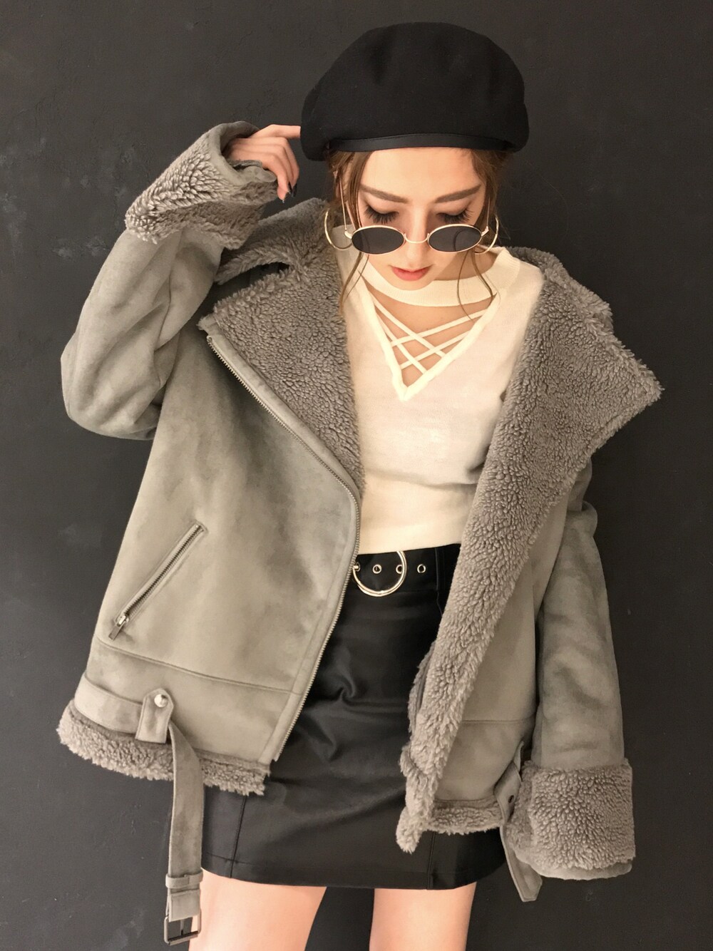 「アウター、ボンバージャケット、秋のコーデ、ベレー帽、ENVYM」｜「ENVYMのアイテム（ライダースジャケット、グレー系）」を使った、REINAさん（レディース・158cm）の秋コーディネートの1枚目の写真