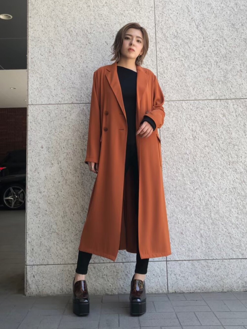 「ロングジャケット、秋のコーデ、秋アウター、大人カジュアル、パンツスタイル、厚底シューズ、ローファー、キレイめ、ブラウン」｜「ENVYMのロングダブルＪＫ（その他アウター、ブラウン系）」を使った、REINAさん（レディース・158cm）の秋コーディネートの1枚目の写真