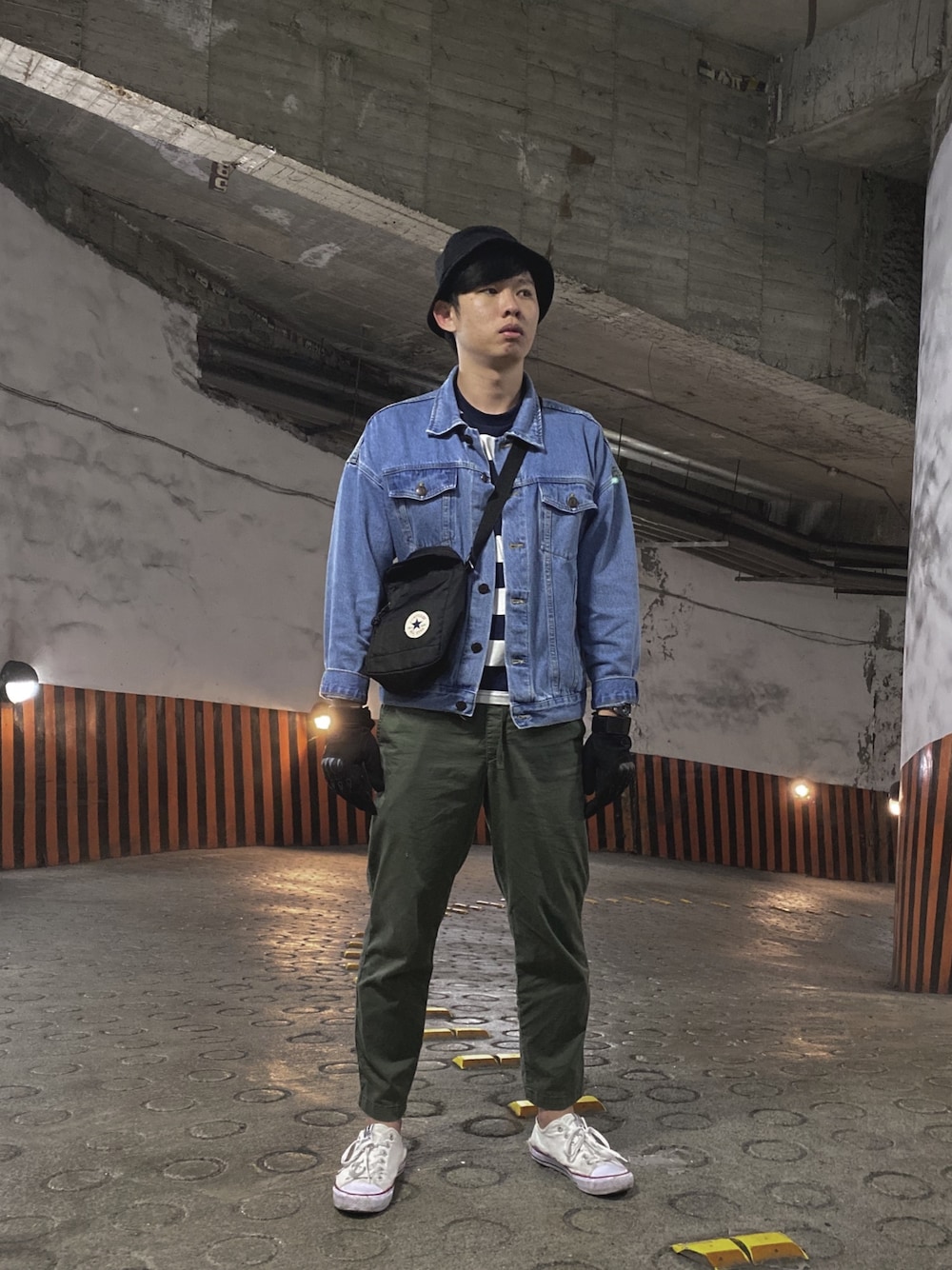 「騎士」｜「CONVERSEのアイテム（ショルダーバッグ、ブラック系）」を使った、林禮勛さん（メンズ・178cm）の冬コーディネートの1枚目の写真