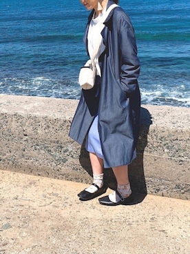 「海」｜「アイテム（トレンチコート）」を使った、りなさん（レディース・163cm）の春コーディネート