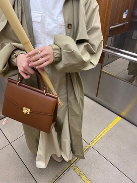 「FUDGE」｜「アイテム（トレンチコート）」を使った、りなさん（レディース・163cm）の冬コーディネート