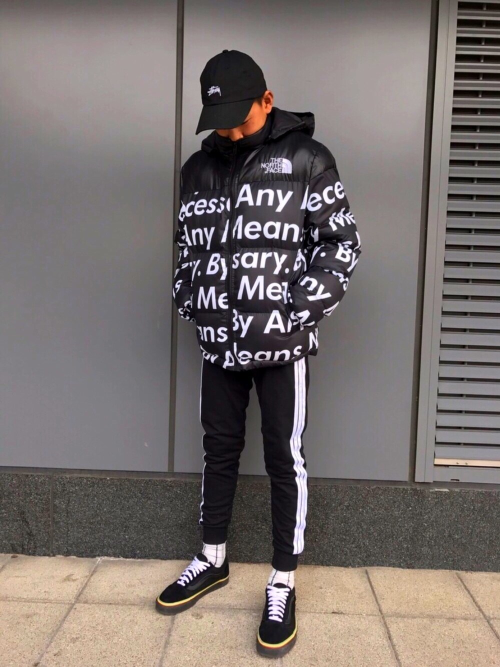 「ストリート、Supreme x The North Face、stussy、ナイキ、VANS、オールドスクール、スケータースタイル、大阪、ストーリートコーデ」｜「STUSSYのアイテム（キャップ、ブラック系）」を使った、クロさん（メンズ・158cm）の春コーディネートの1枚目の写真