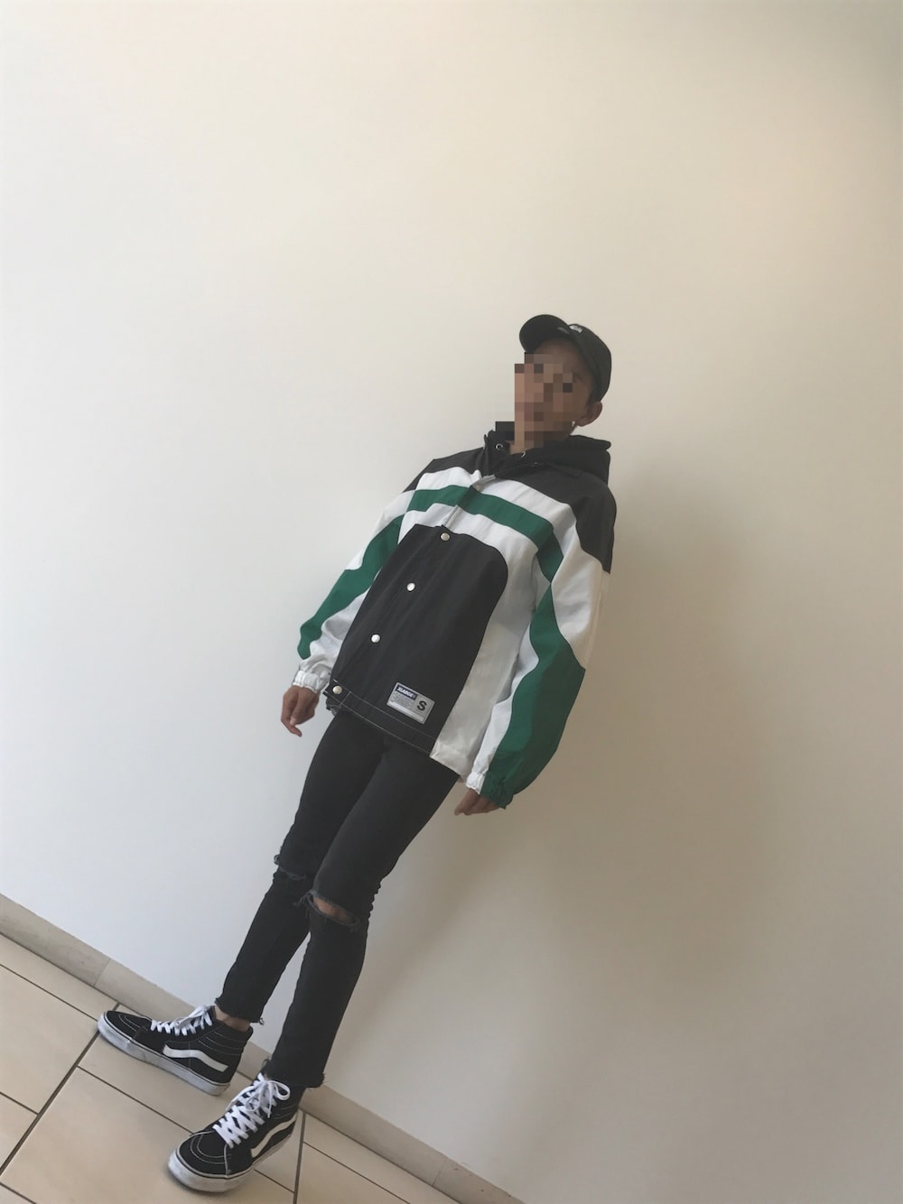 「春コーデ、XLARGE、エクストララージ、ナイロンジャケット、anti social social club、VANS、スケートハイ」｜「STUSSYのアイテム（キャップ、ブラック系）」を使った、クロさん（メンズ・158cm）の春コーディネートの1枚目の写真