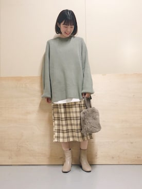 「earth music&ecology（アースミュージックアンドエコロジー）のファー巾着バッグ ＊（トートバッグ）」を使った、ヨシカワさん（レディース・150cm）の秋コーディネート