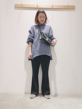 「earth music&ecology（アースミュージックアンドエコロジー）のセンタープレスフレアパンツ ＊（その他パンツ）」を使った、ヨシカワさん（レディース・150cm）の冬コーディネート