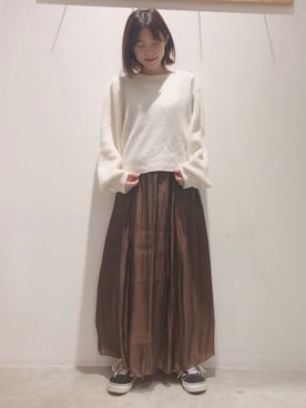 「earth music&ecology（アースミュージックアンドエコロジー）のシャイニーサテンギャザースカート ＊（スカート）」を使った、ヨシカワさん（レディース・150cm）の冬コーディネート