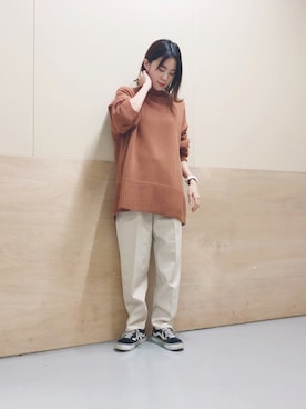 「earth music&ecology（アースミュージックアンドエコロジー）のハイウエストテーパードパンツ ＊（その他パンツ）」を使った、ヨシカワさん（レディース・150cm）の冬コーディネート