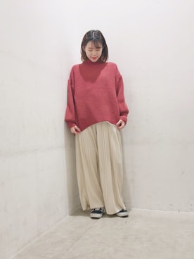 「earth music&ecology（アースミュージックアンドエコロジー）のベロアプリーツストレートパンツ　＊（その他パンツ）」を使った、ヨシカワさん（レディース・150cm）の冬コーディネート