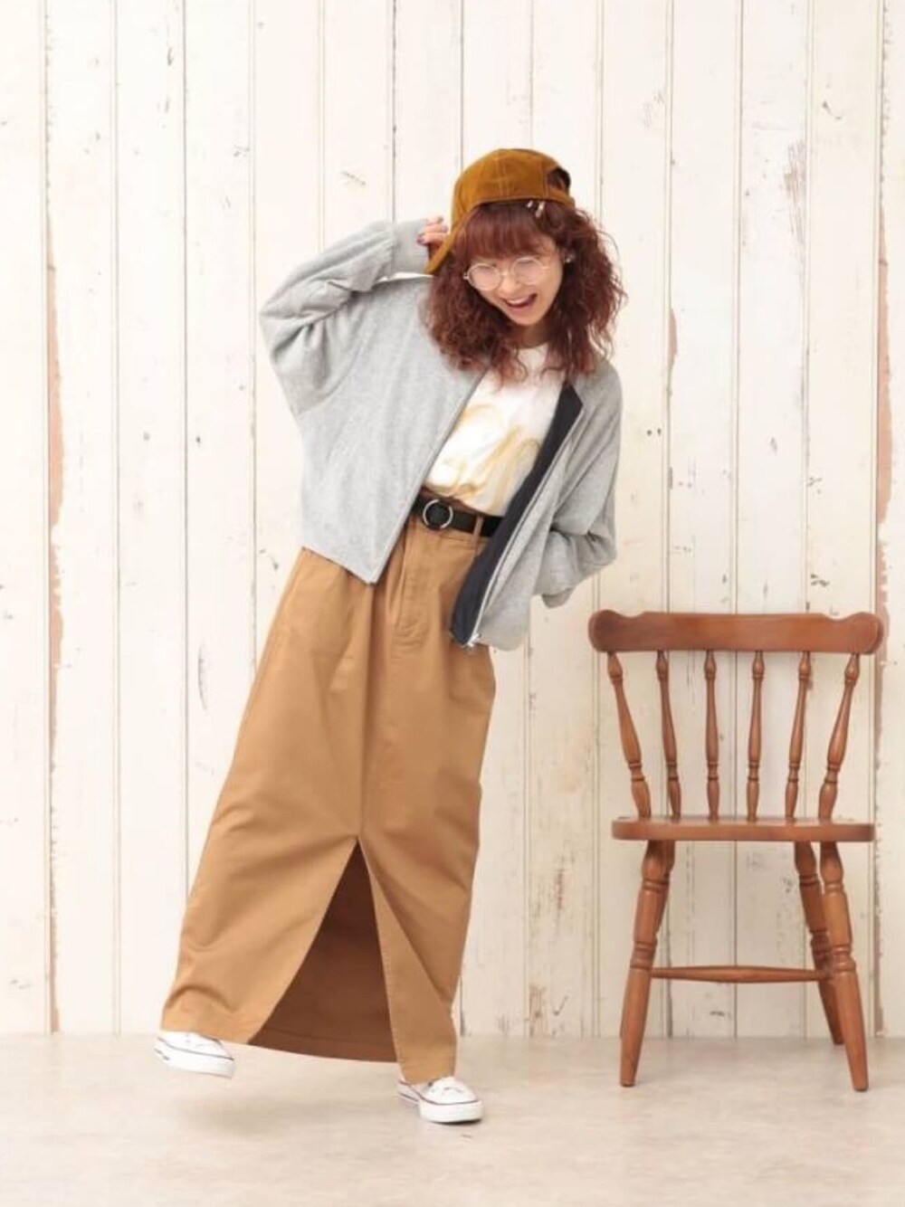 「秋コーデ、秋服、シンプルコーデ、オトナ女子、ゆるコーデ、カジュアル、スニーカーコーデ、低身長、ラフ、ロングスカート」｜「cepoのリバーシブルベロアブルゾン（ブルゾン、ブルー系）」を使った、ピタちゃんさん（レディース・152cm）の秋コーディネートの1枚目の写真