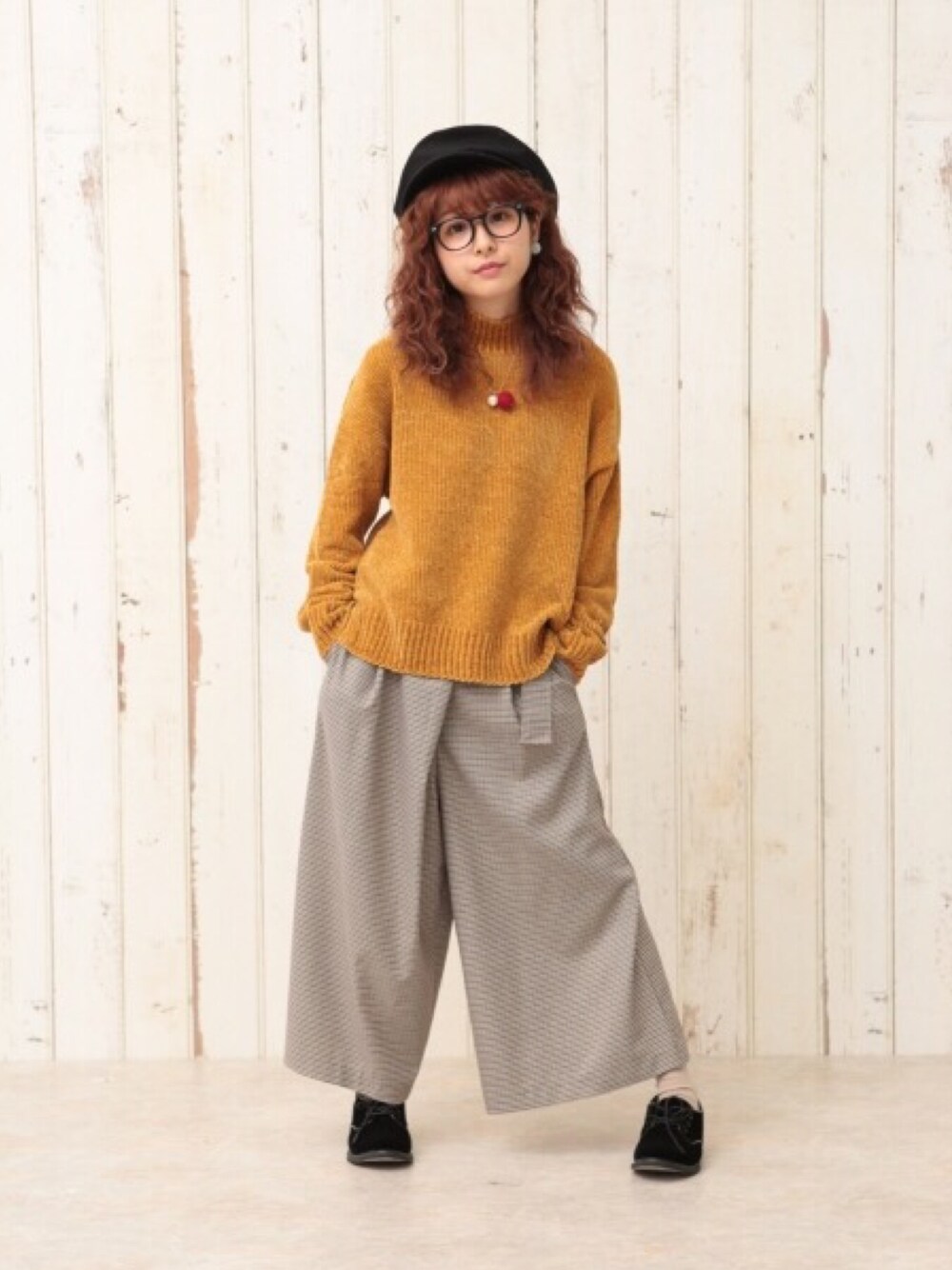 「休日スタイル、カジュアルコーデ、楽チンコーデ、秋冬、もこもこ、ニット、チェックパンツ、ワイドパンツ、冬コーデ、オトナカジュアル」｜「cepoのベロアモールモックネックＴ（ニット/セーター、イエロー系）」を使った、ピタちゃんさん（レディース・152cm）の秋コーディネートの1枚目の写真